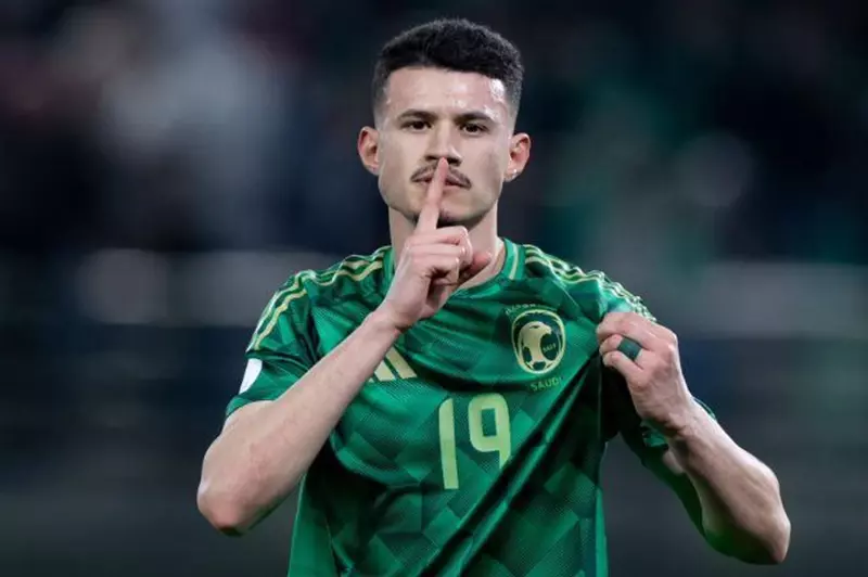 عبد الله الحمدان مهاجم المنتخب السعودي